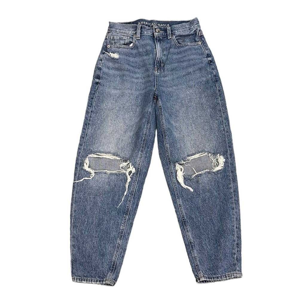 American Eagle Distressed Relaxed High Rise Mom Jeans Size 2 Short